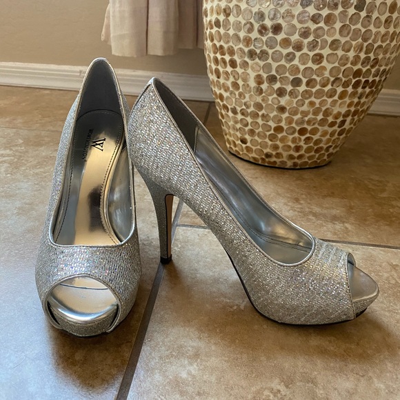 🛍Worthington/ Silver Glitter Peep Toe Heels🛍 - Picture 1 of 7